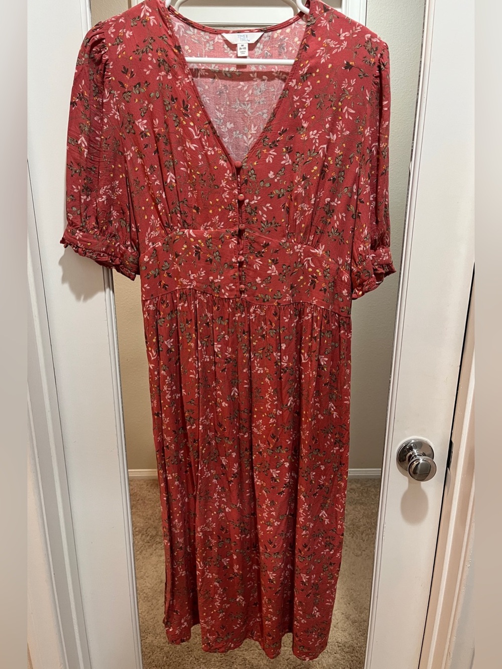Time & Tru Coral Floral V-Neck Midi Dress with Button Front Size Medium
